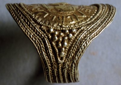 خاتم ساكسون المتأخر ، ربما تفاصيل ذهبية من القرن السابع الميلادي 115707 بواسطة الأنجلو ساكسون